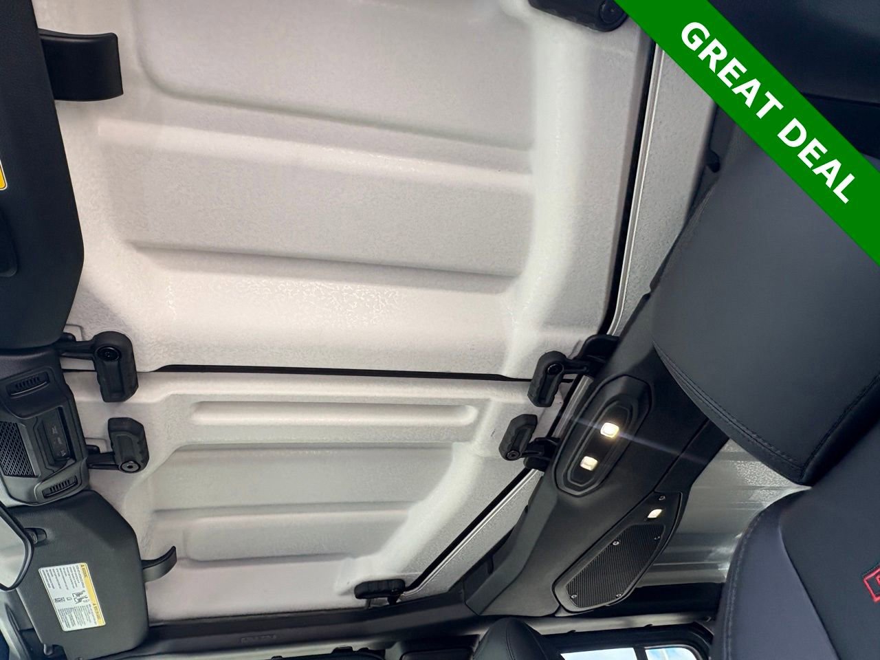 Used 2025 Jeep Gladiator Rubicon w/ Convenience Group AWD/4WD image 39