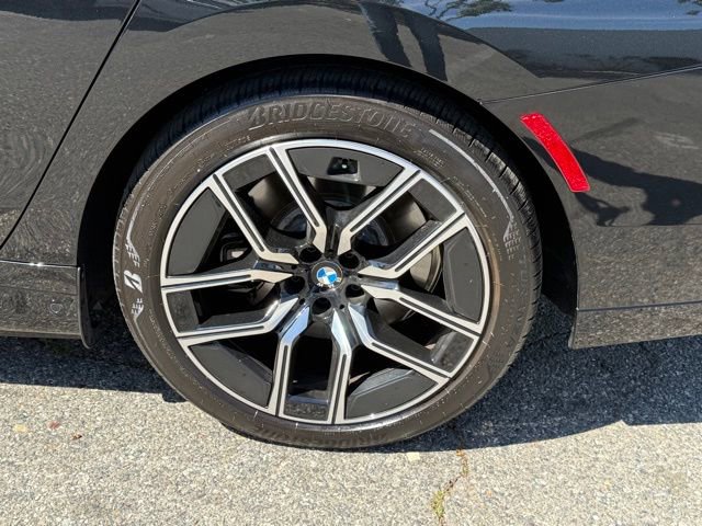 Used 2025 BMW i7 xDrive60 w/ Executive Package image 14