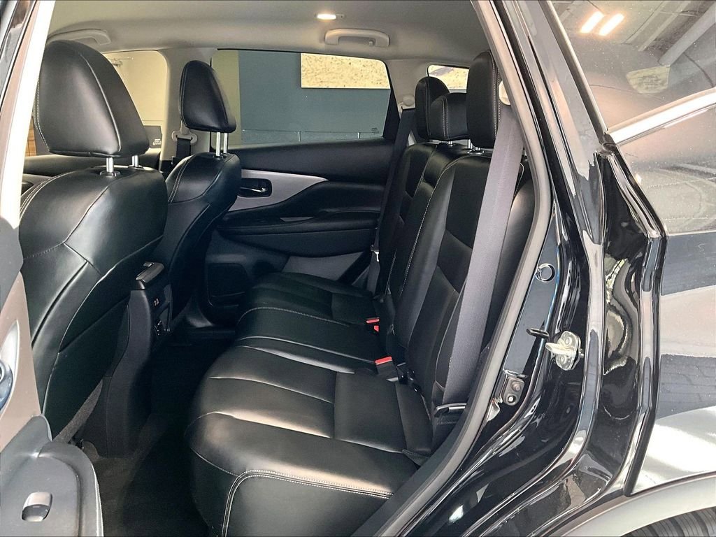 Used 2023 Nissan Murano SV w/ SV Midnight Edition Package image 12