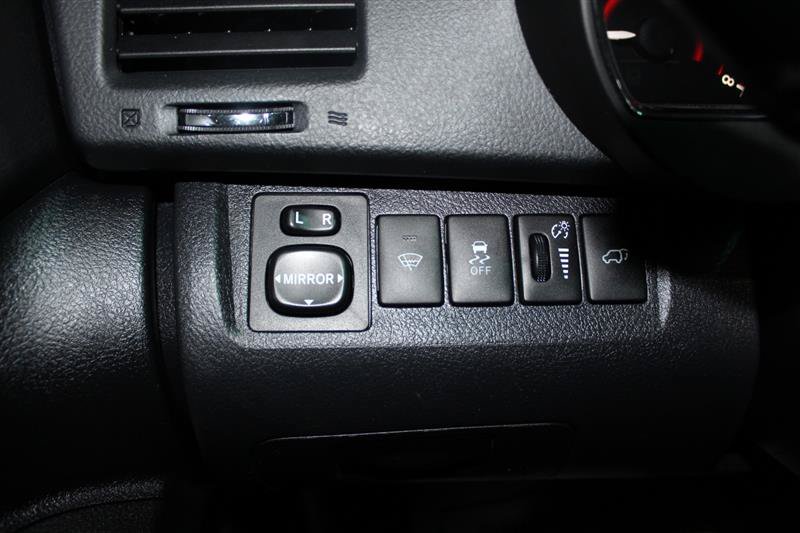 Used 2012 Toyota Highlander Limited w/ Tow Pkg AWD/4WD image 25