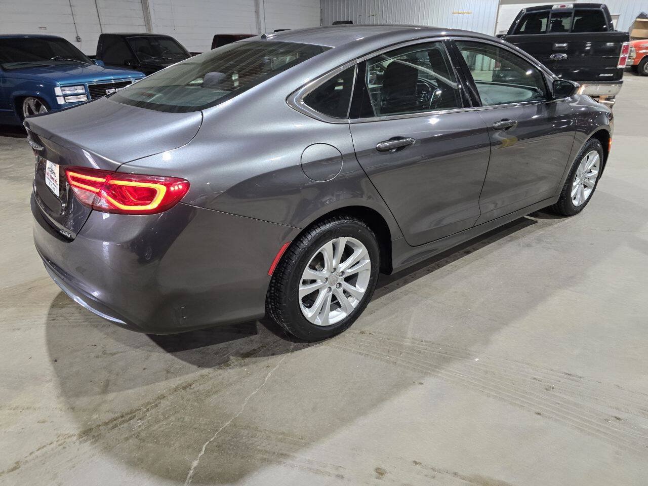 Used 2015 Chrysler 200 Limited w/ Convenience Group FWD image 10