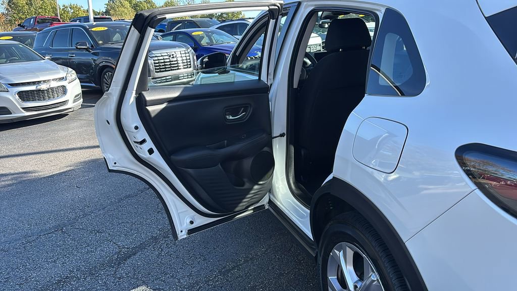 Certified 2025 Honda HR-V LX image 28