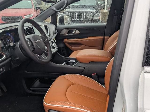 New 2026 Chrysler Pacifica Pinnacle image 9