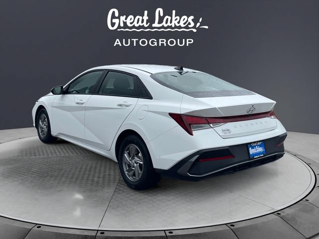 Used 2024 Hyundai Elantra SE FWD image 3