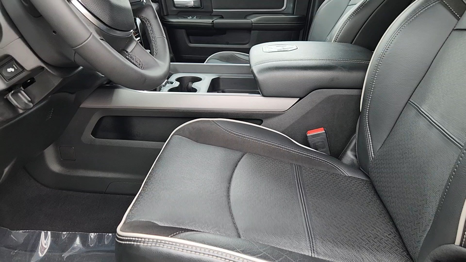 Used 2025 RAM 2500 Laramie AWD/4WD image 30