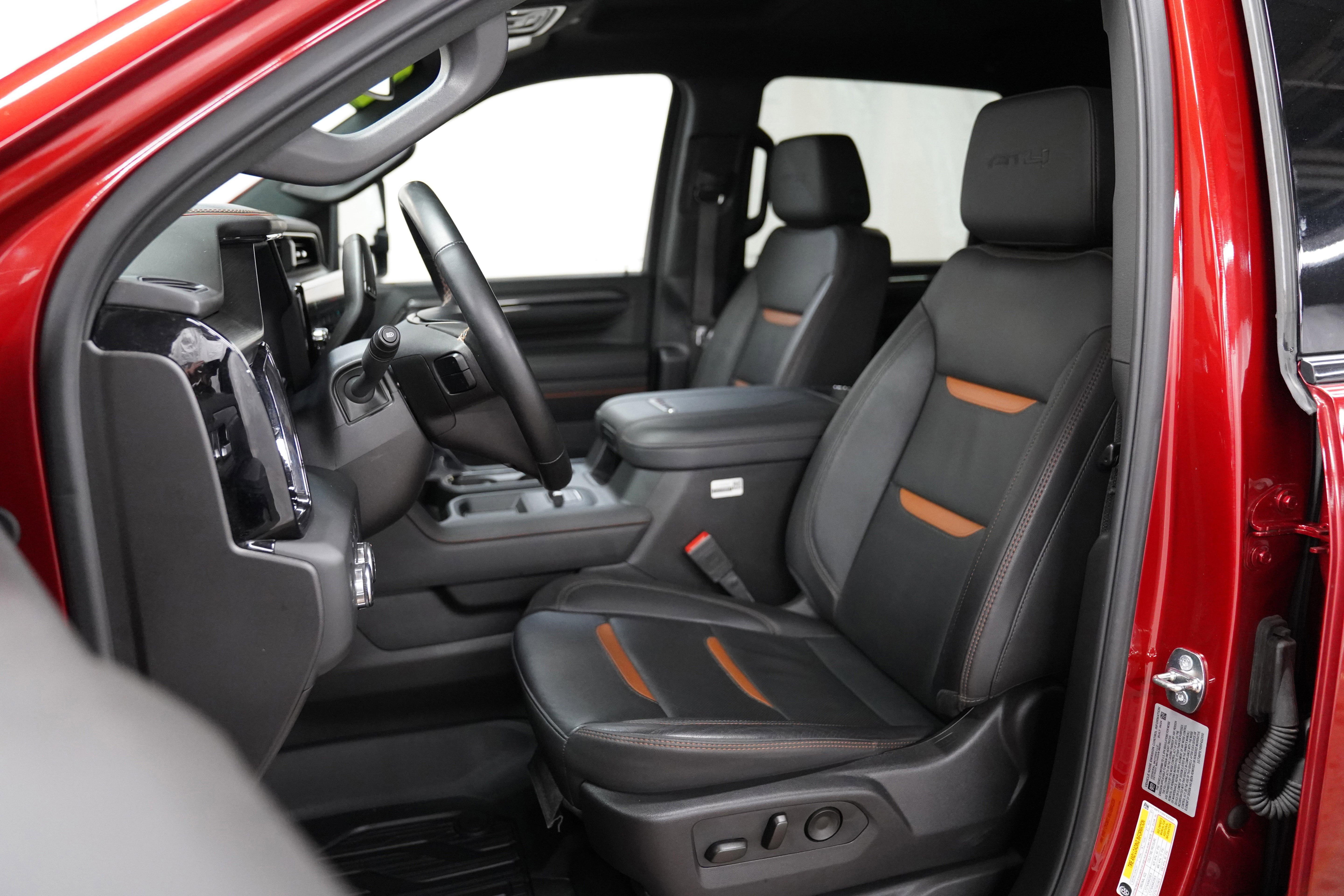 Used 2024 GMC Sierra 2500 AT4 w/ AT4 Preferred Package image 4