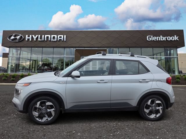 Certified 2022 Hyundai Venue SEL FWD image 1