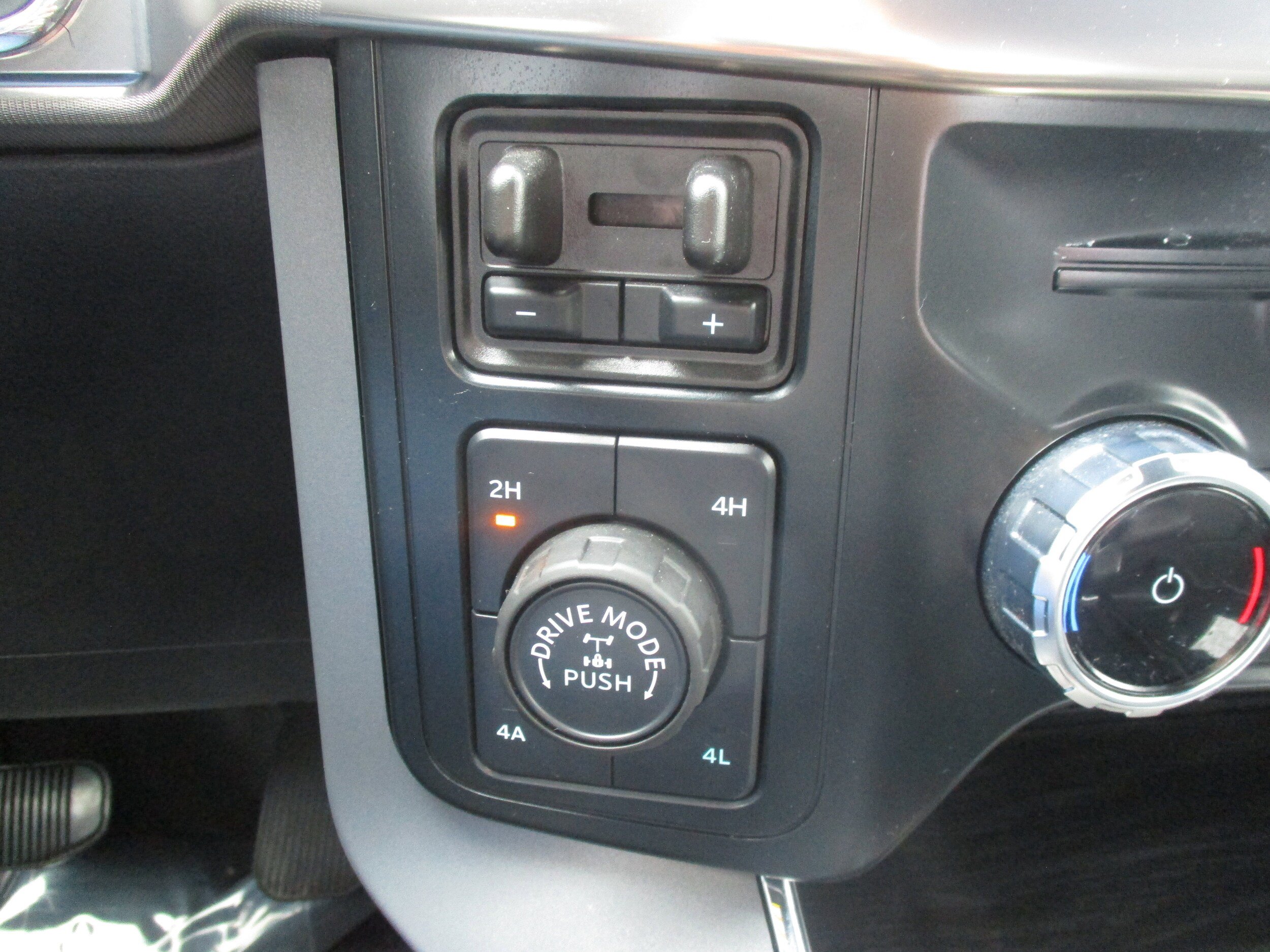 Used 2024 Ford F150 Lariat w/ Bed Utility Package AWD/4WD image 28