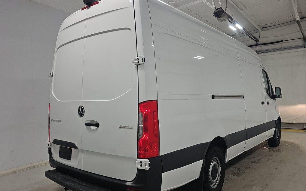 Used 2024 Mercedes-Benz Sprinter 2500 w/ Acoustic Package image 3