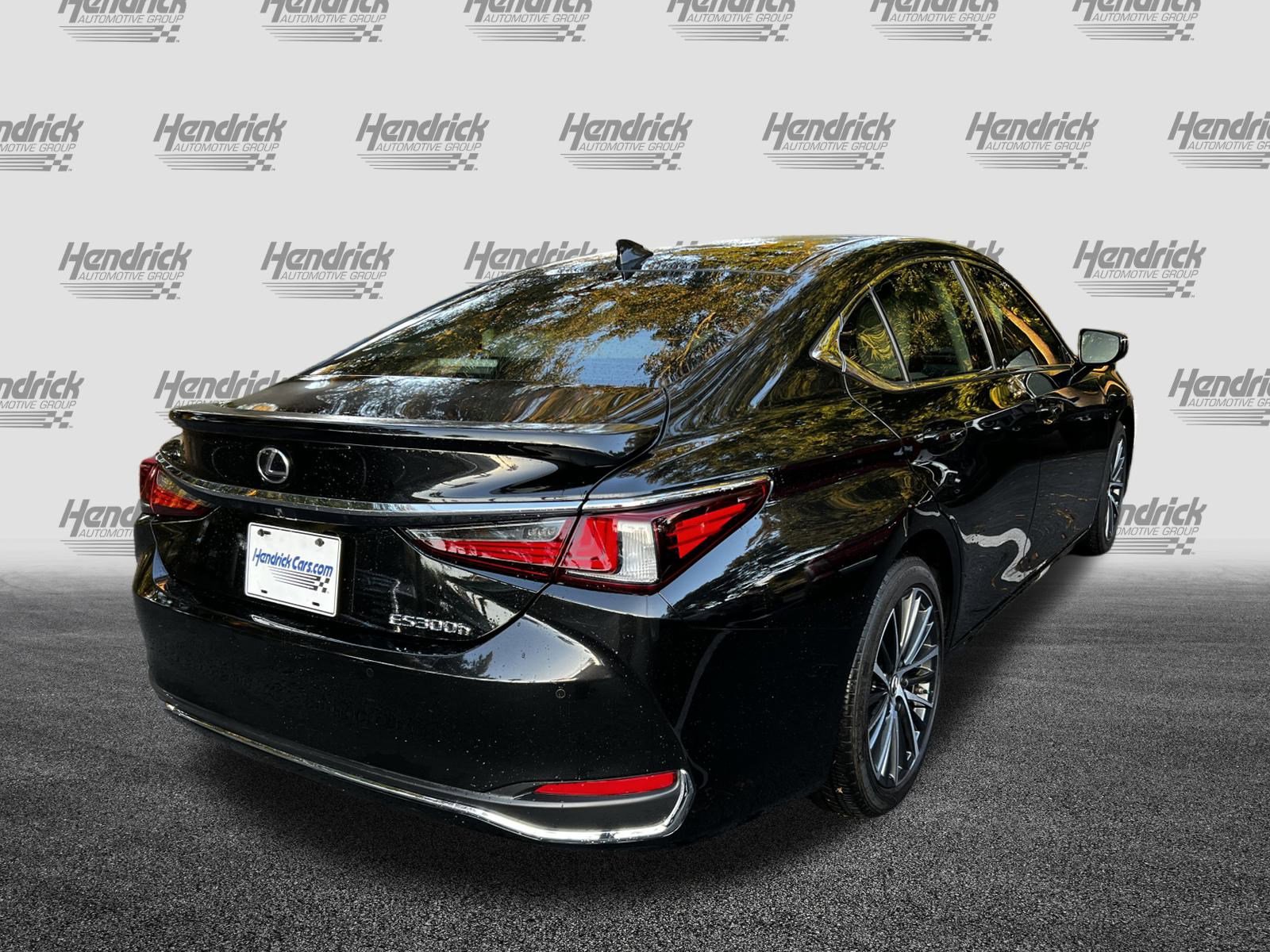 Certified 2025 Lexus ES 300h w/ Premium Package image 9