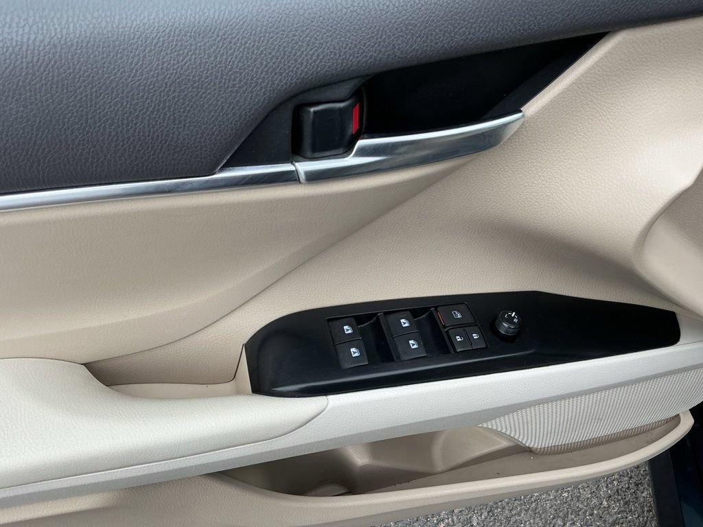 Used 2018 Toyota Camry LE FWD image 19