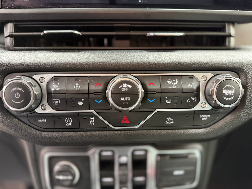 Used 2025 Jeep Wrangler Willys AWD/4WD image 21