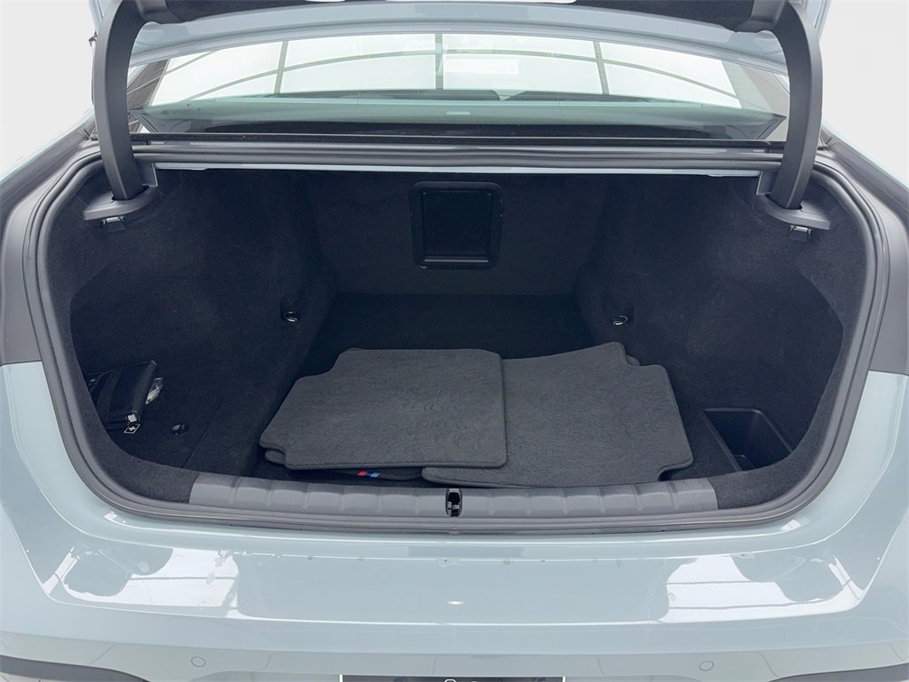 Used 2023 BMW 740i image 13