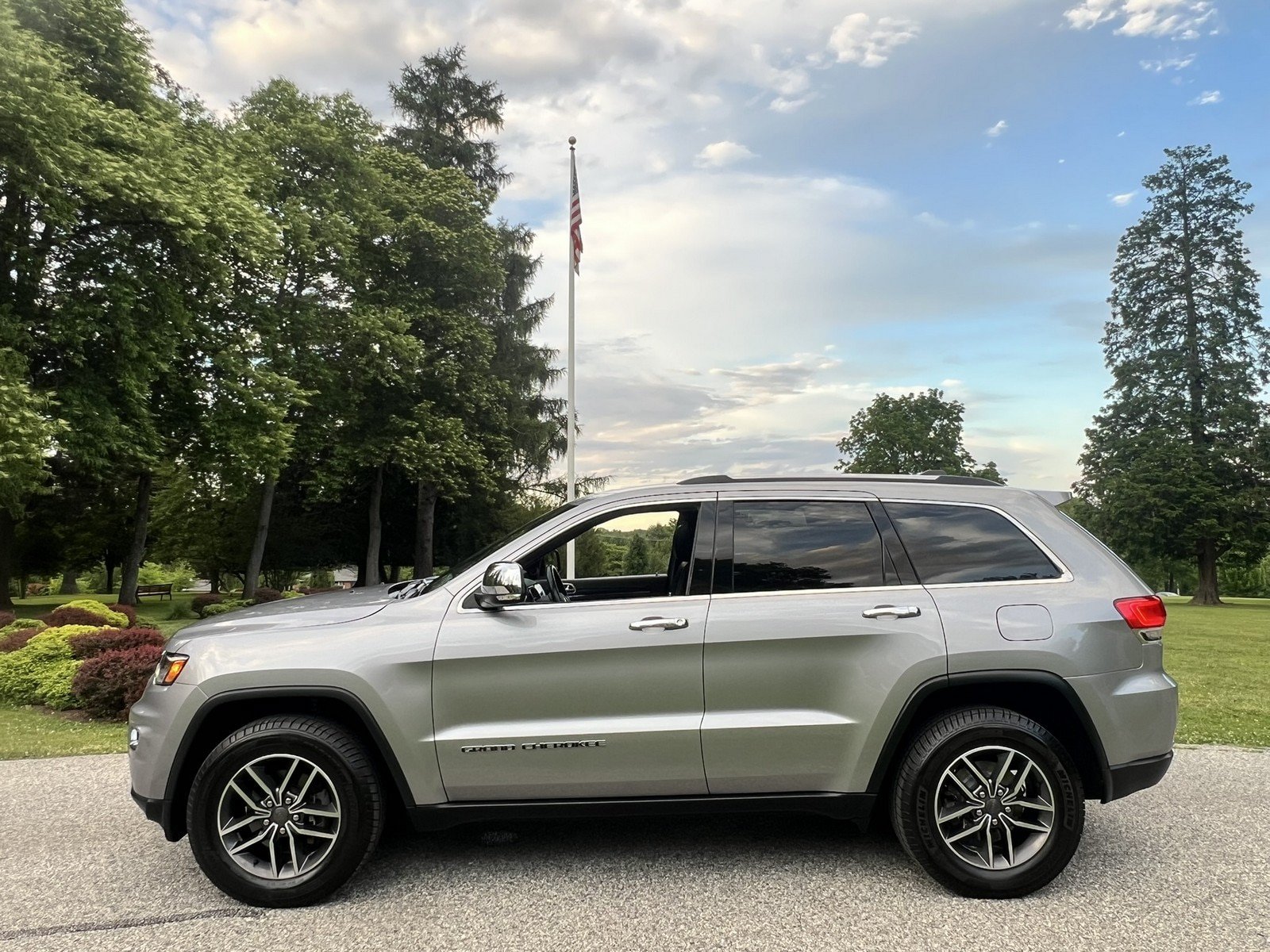 Used 2019 Jeep Grand Cherokee Limited w/ Luxury Group II AWD/4WD image 6