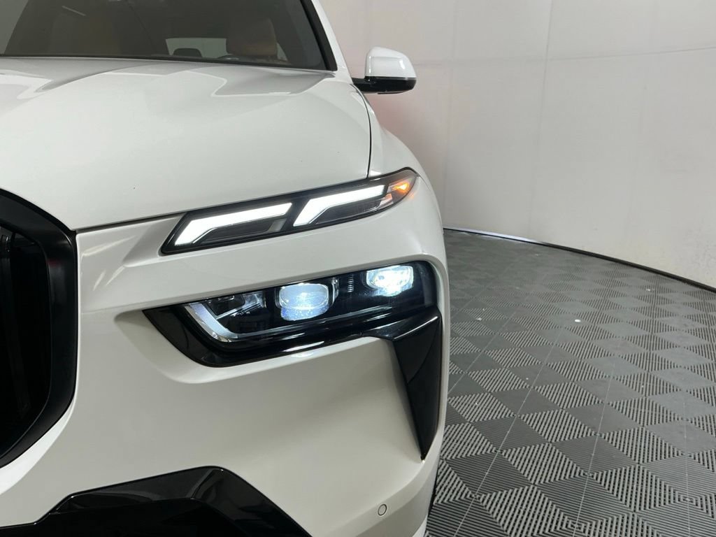 Certified 2024 BMW X7 xDrive40i w/ M Sport Package AWD/4WD image 8