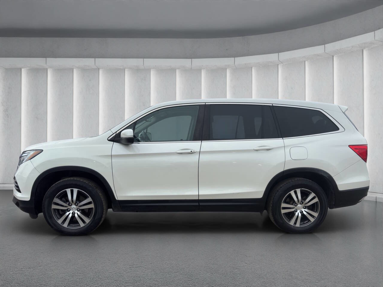 Used 2017 Honda Pilot EX-L image 2