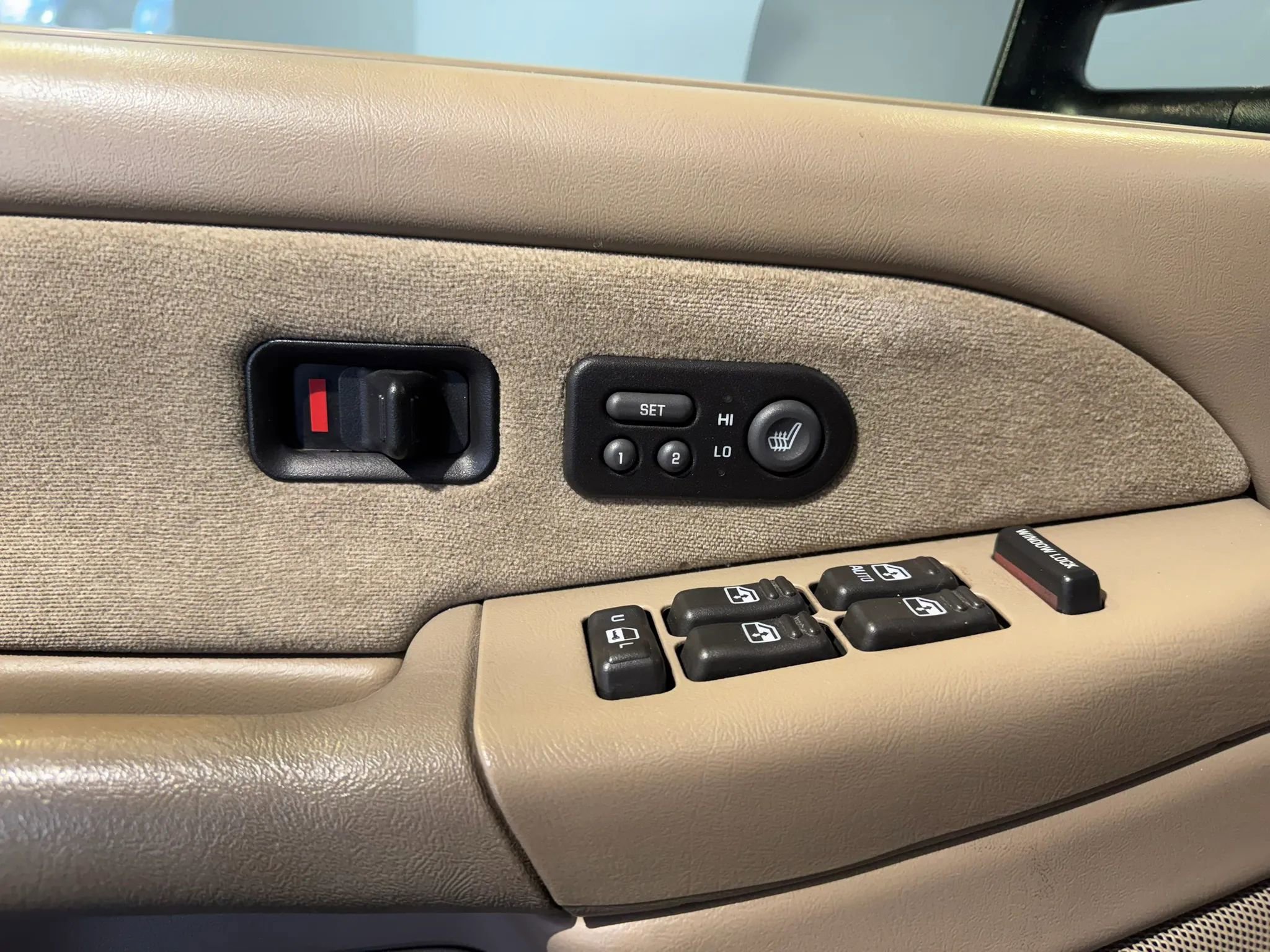 Used 2002 Chevrolet Silverado 2500 LT w/ Off-Road Skid Plate Pkg AWD/4WD image 9