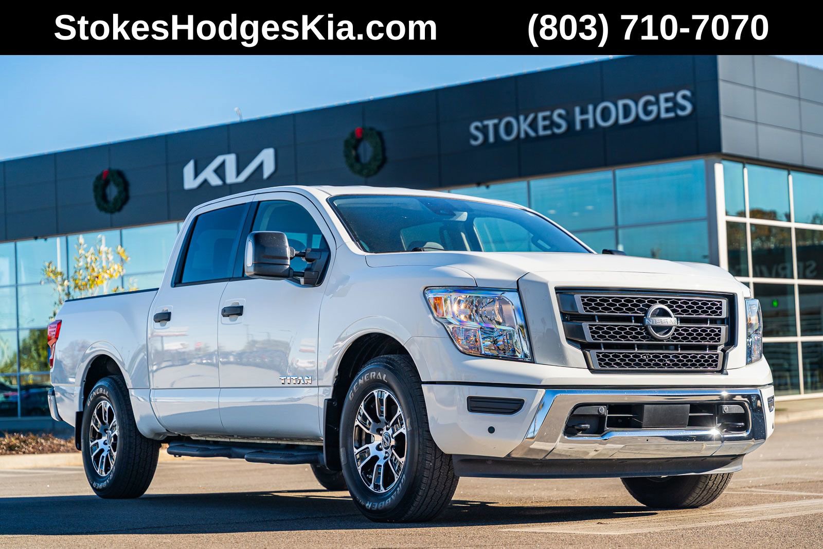 Used 2024 Nissan Titan SV w/ SV Convenience Package image 1