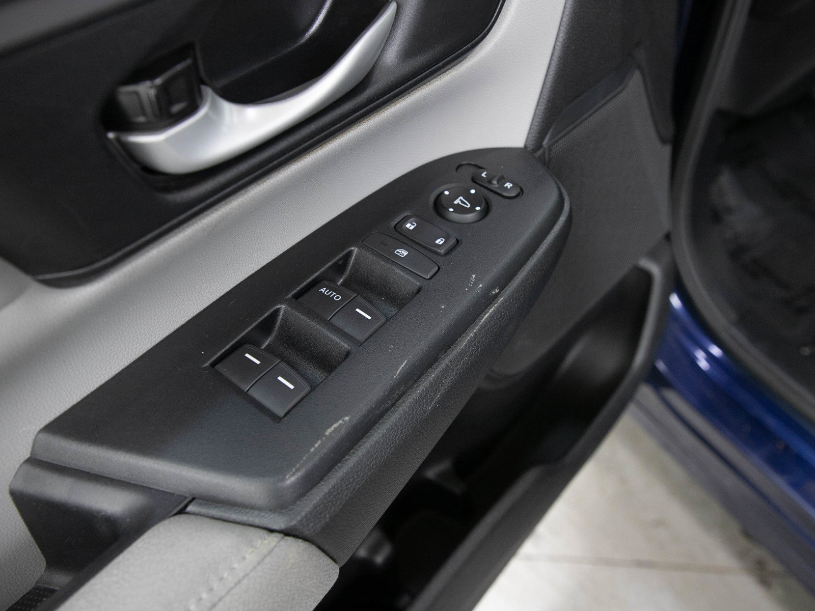 Used 2019 Honda CR-V LX image 19
