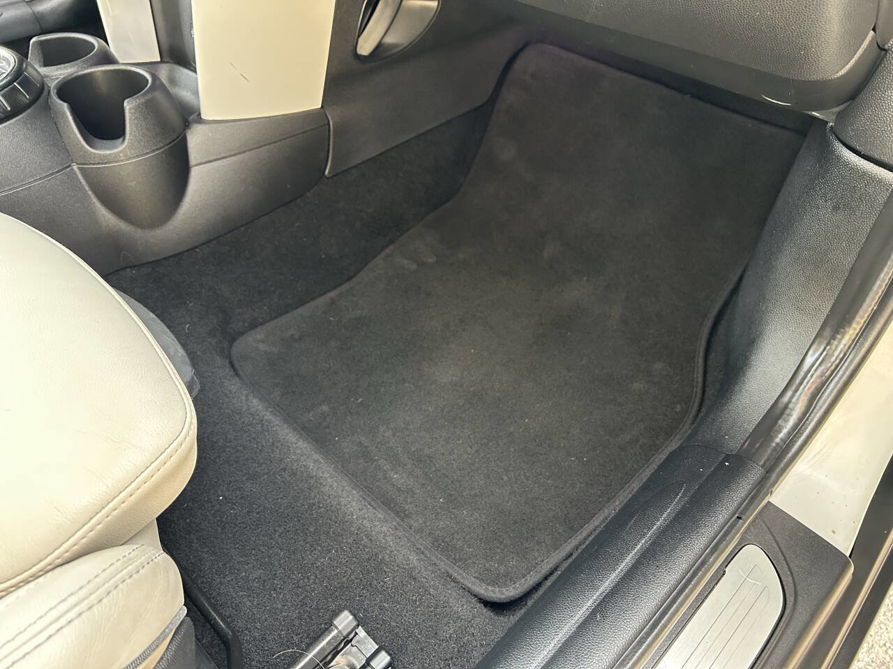 Used 2014 MINI Cooper 2-Door Hardtop w/ Premium Package image 39