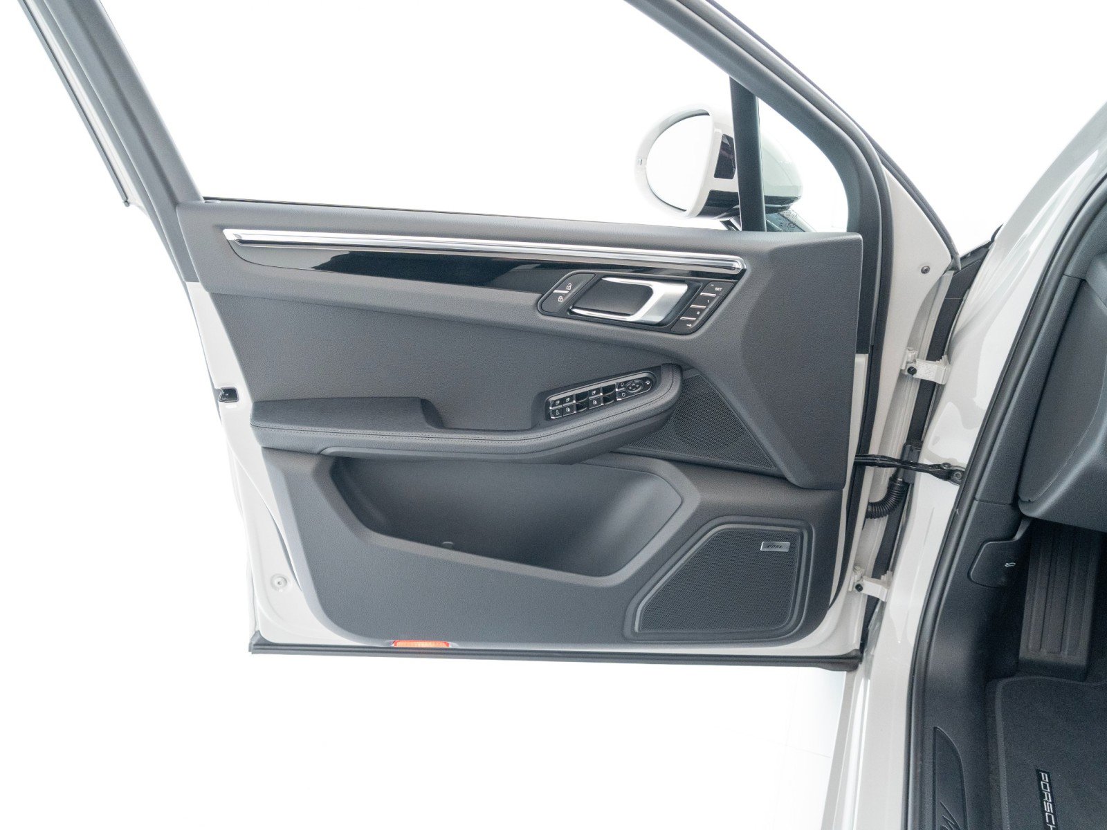 New 2026 Porsche Macan image 24