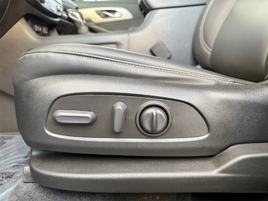 Used 2023 Chevrolet Traverse LT image 10