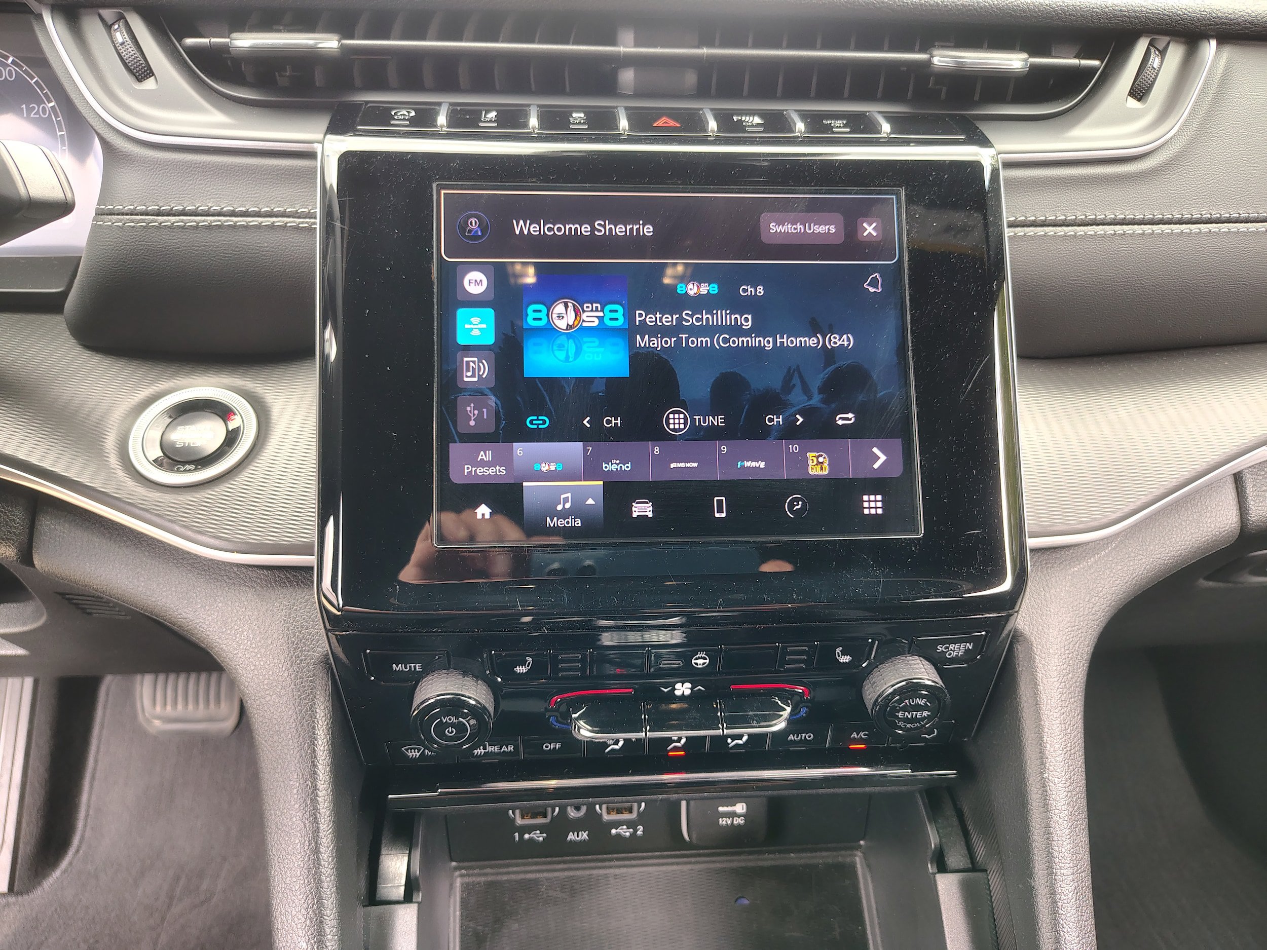Certified 2025 Jeep Grand Cherokee Laredo X w/ Luxury Tech Group I AWD/4WD image 38