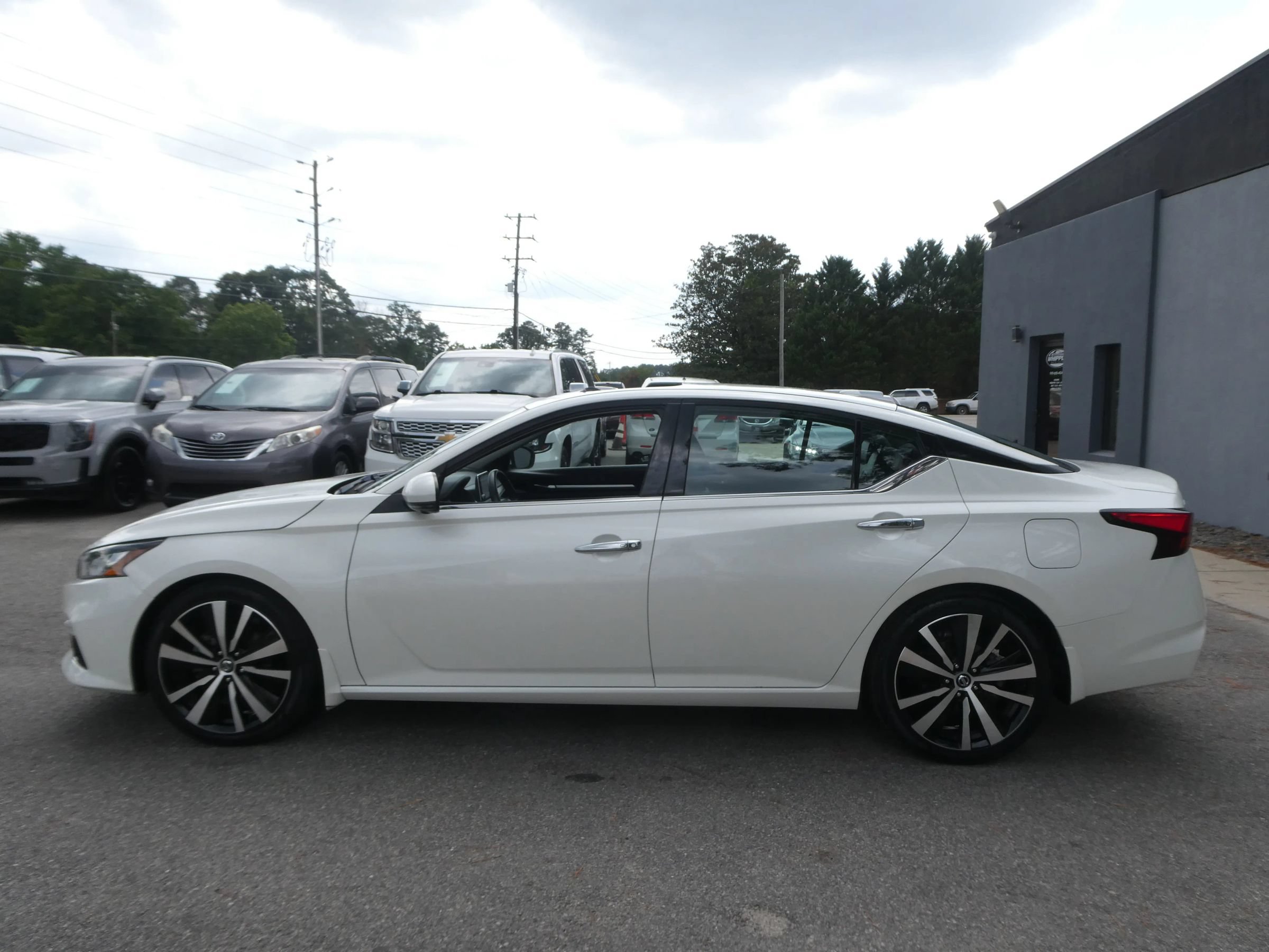 Used 2019 Nissan Altima 2.5 Platinum FWD image 9