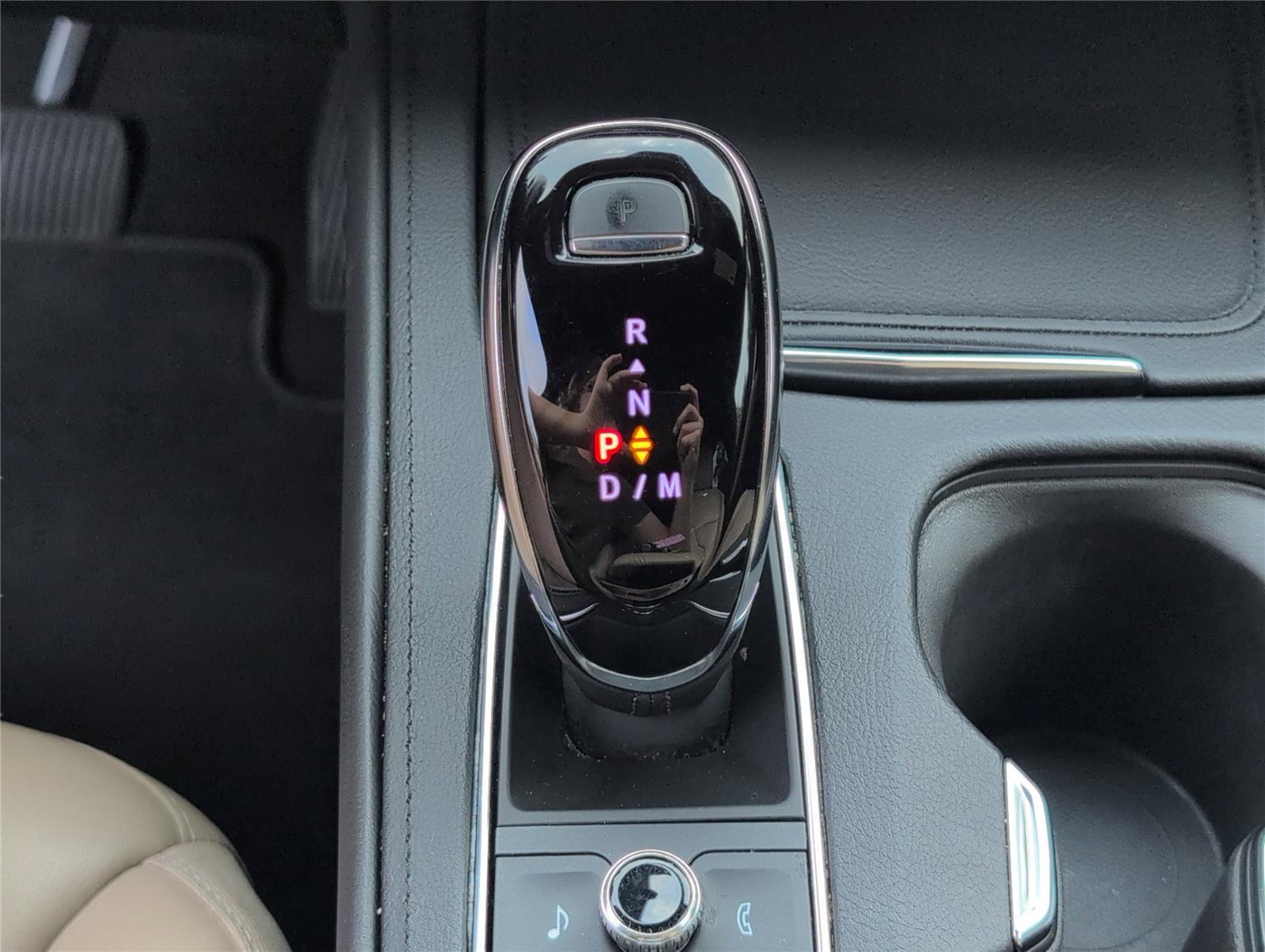 Used 2025 Cadillac XT4 Premium Luxury FWD image 20