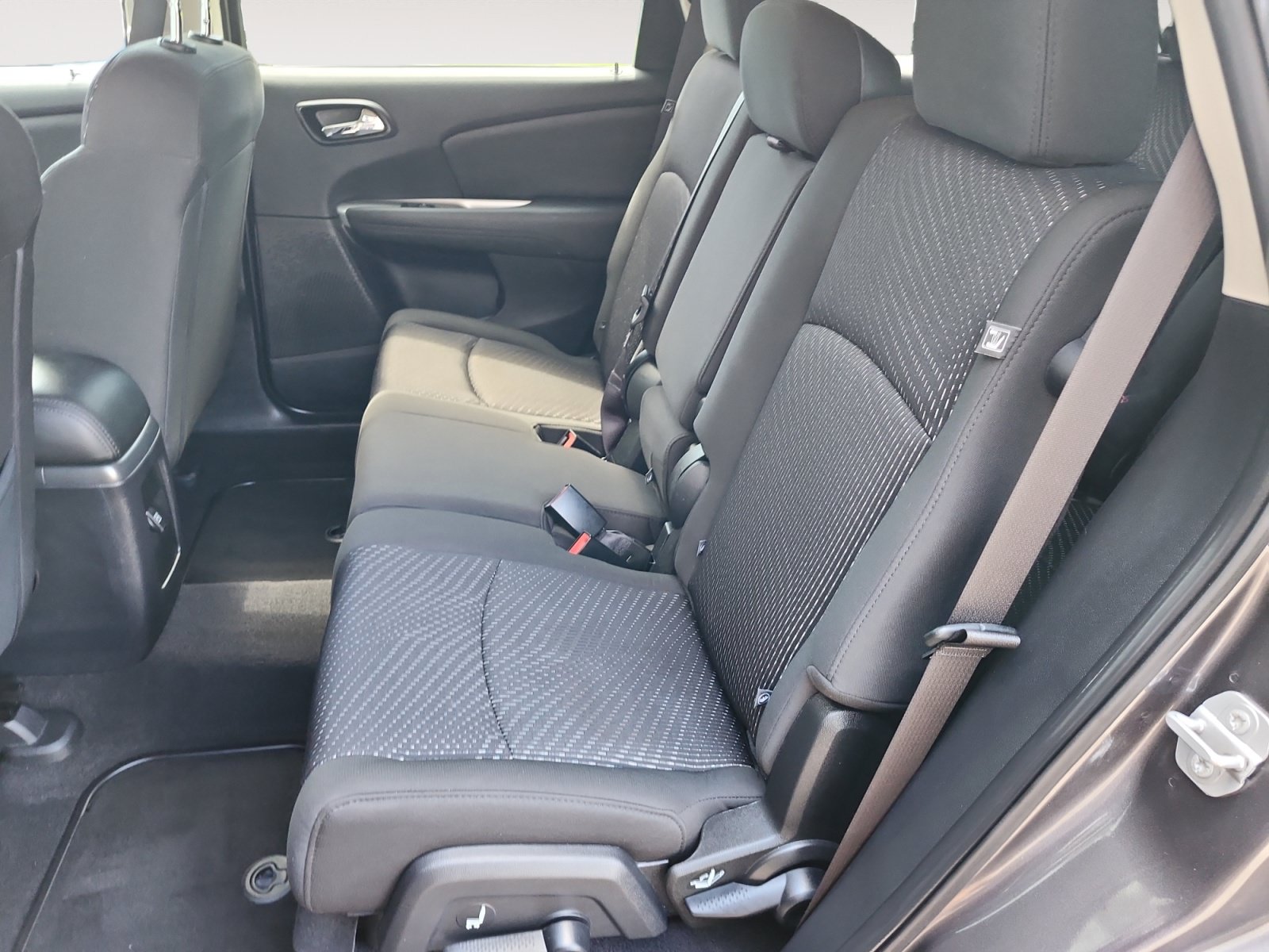 Used 2019 Dodge Journey SE FWD image 13