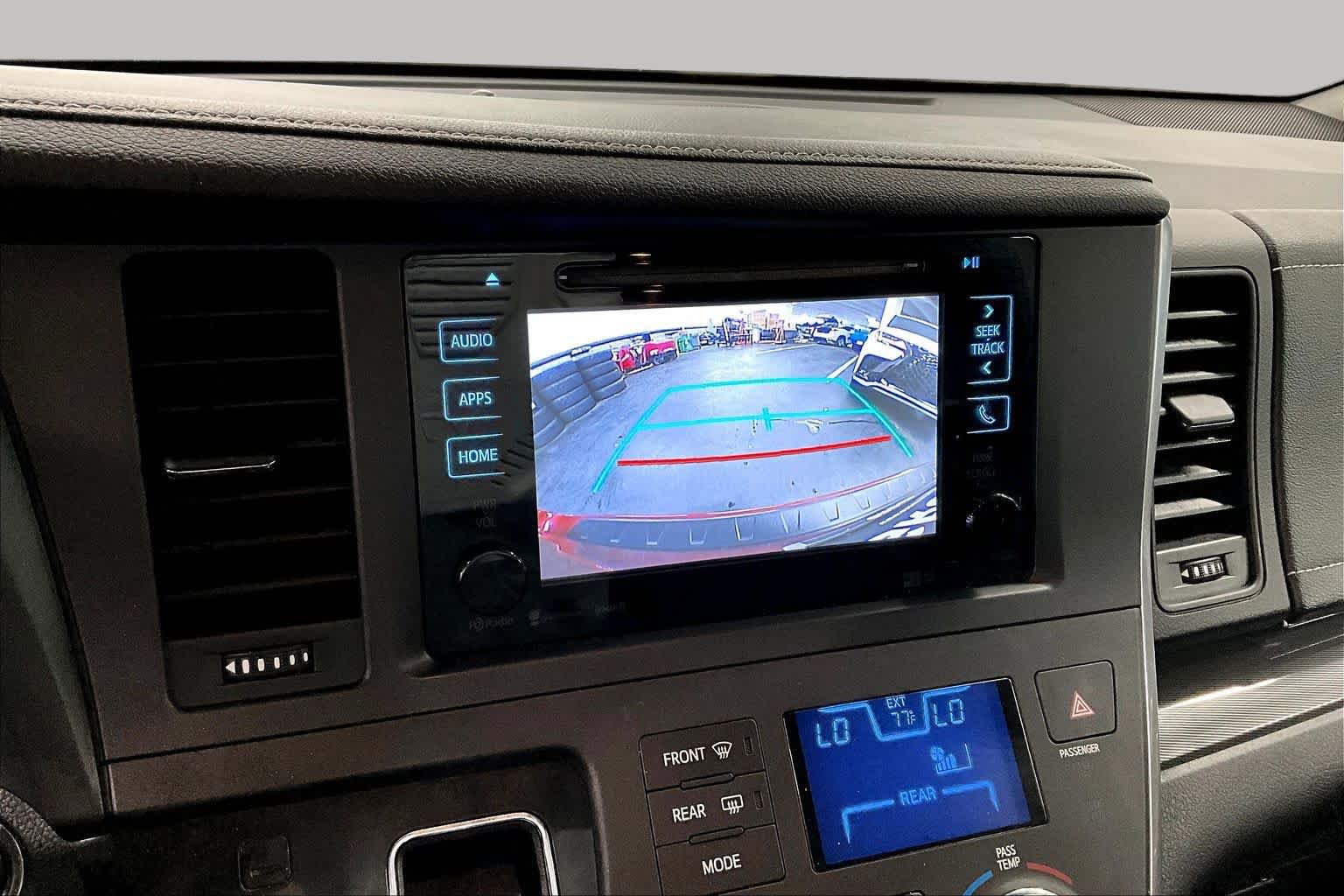 Used 2016 Toyota Sienna SE Premium FWD image 26