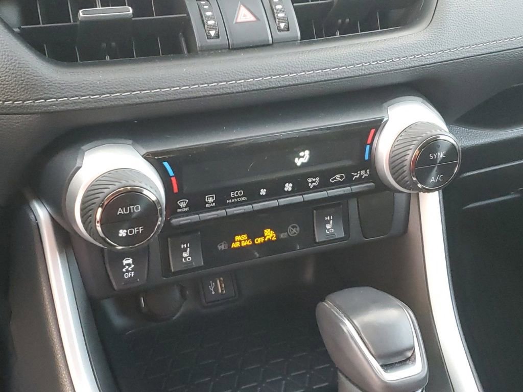 Used 2023 Toyota RAV4 XLE Premium image 23