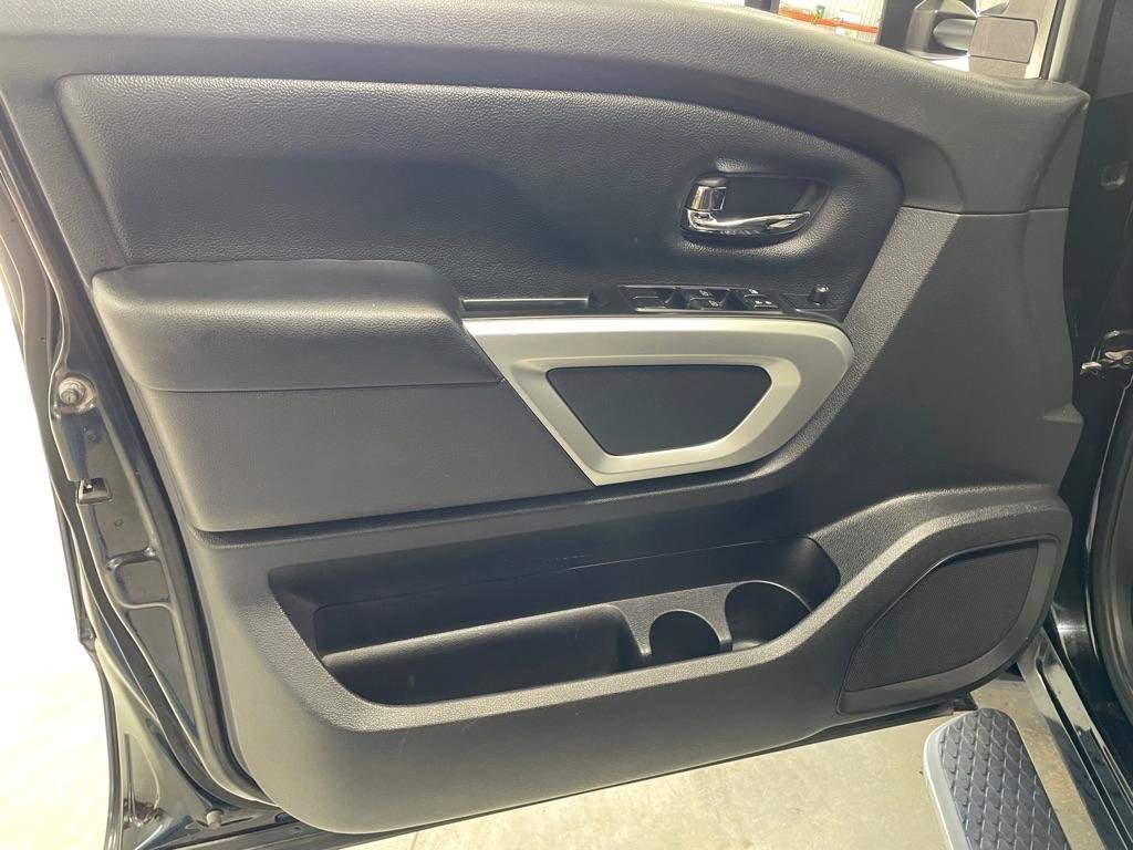 Used 2017 Nissan Titan SV AWD/4WD image 12