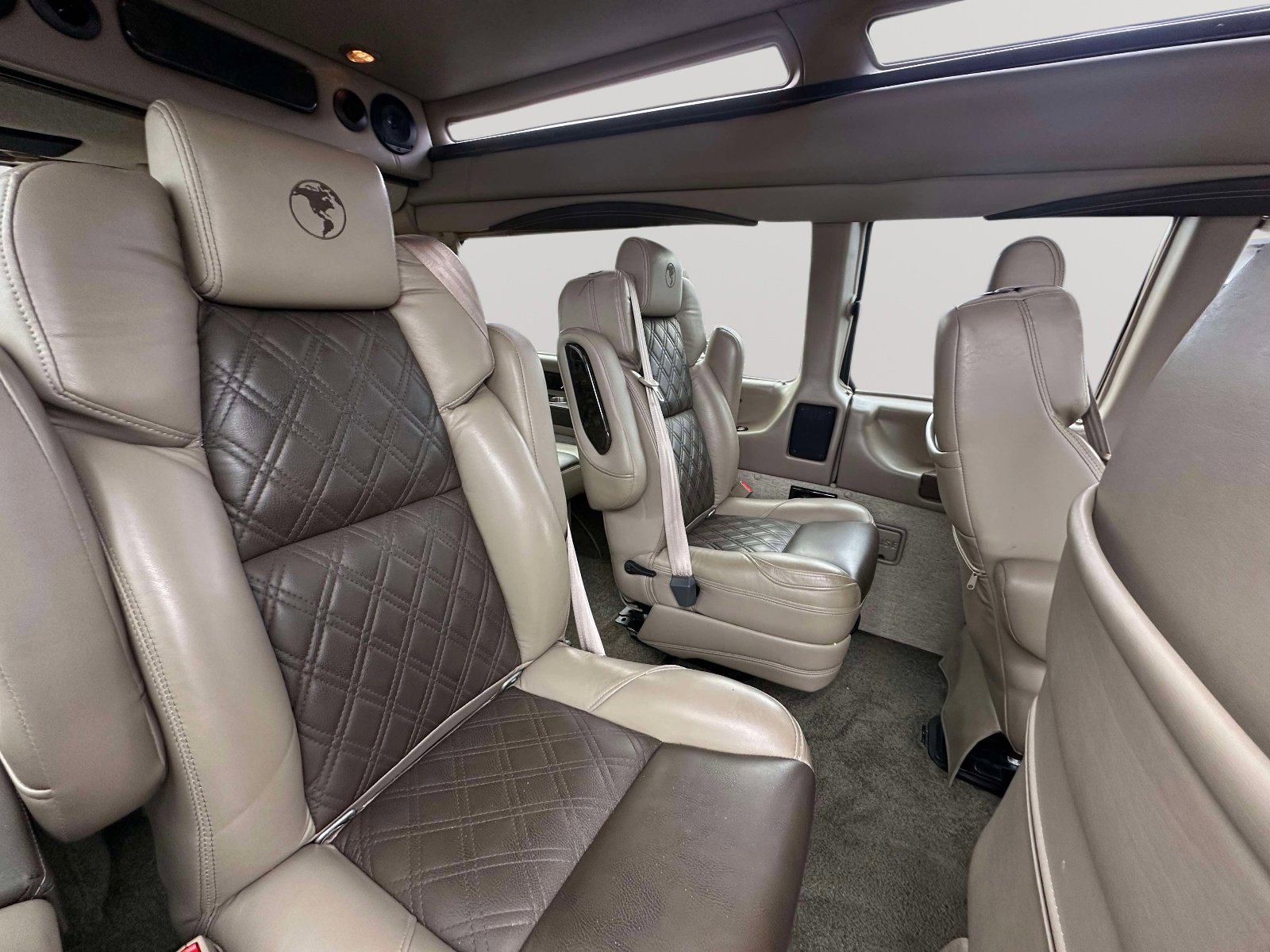 Used 2022 Chevrolet Express 2500 Extended w/ Enhanced Convenience Package image 32