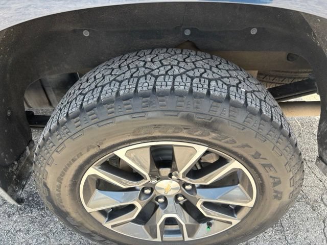 Used 2022 Chevrolet Silverado 1500 LT AWD/4WD image 13