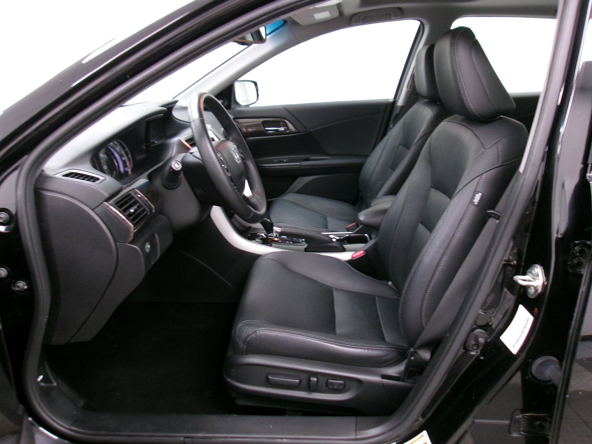 Used 2017 Honda Accord EX-L image 9