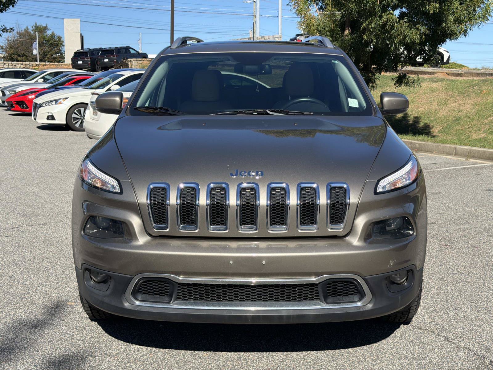 Used 2017 Jeep Cherokee Limited AWD/4WD image 4