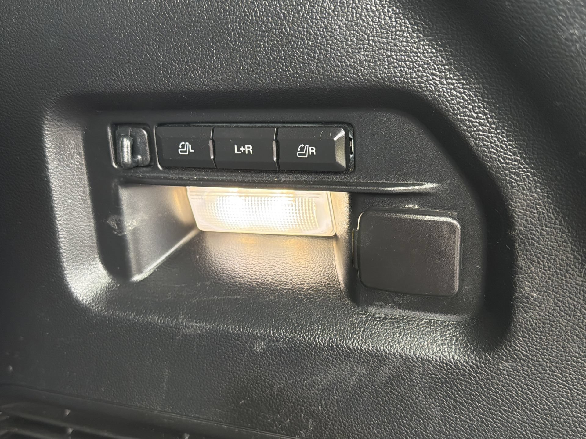 Used 2021 Ford Explorer Limited w/ Equipment Group 301A RWD image 30