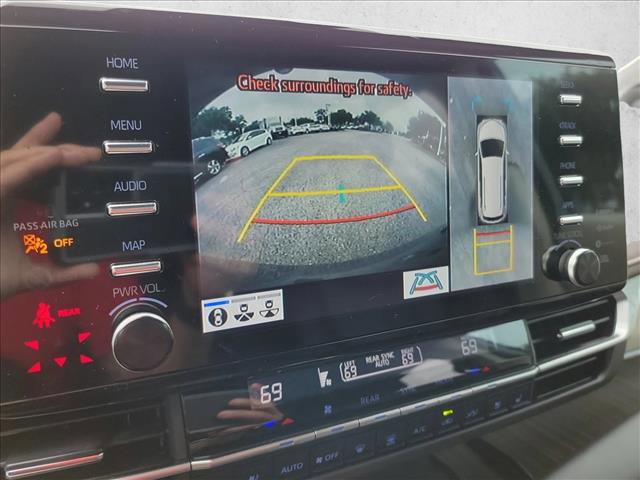 Used 2023 Toyota Sienna Platinum AWD/4WD image 25