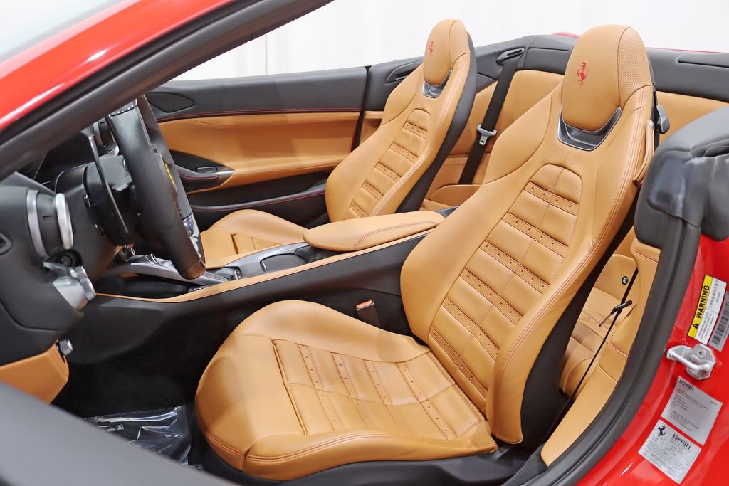 Used 2020 Ferrari Portofino RWD image 31