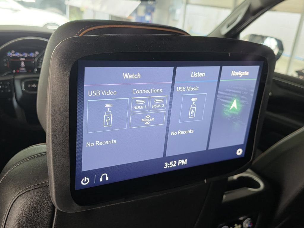 Used 2021 GMC Yukon XL AT4 w/ AT4 Premium Plus Package AWD/4WD image 9