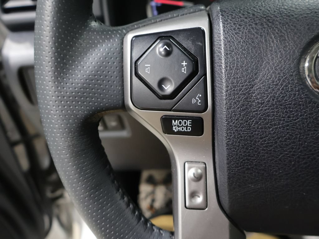 Used 2022 Toyota 4Runner Limited AWD/4WD image 32