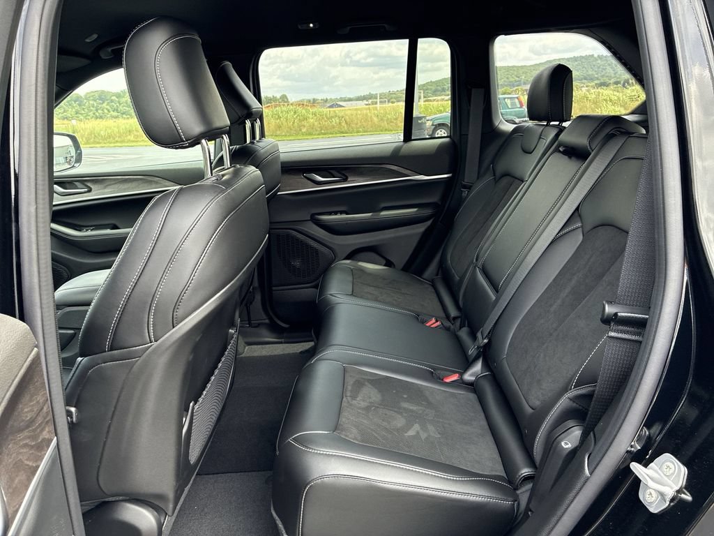 New 2026 Jeep Grand Cherokee Altitude AWD/4WD image 23