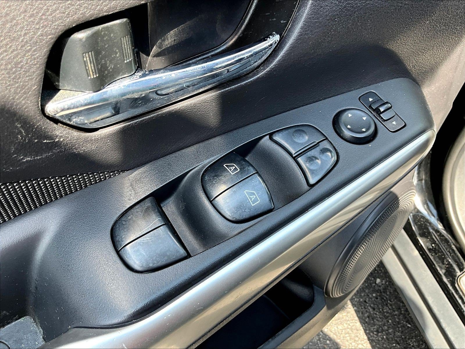 Used 2018 Nissan Kicks SV FWD image 34
