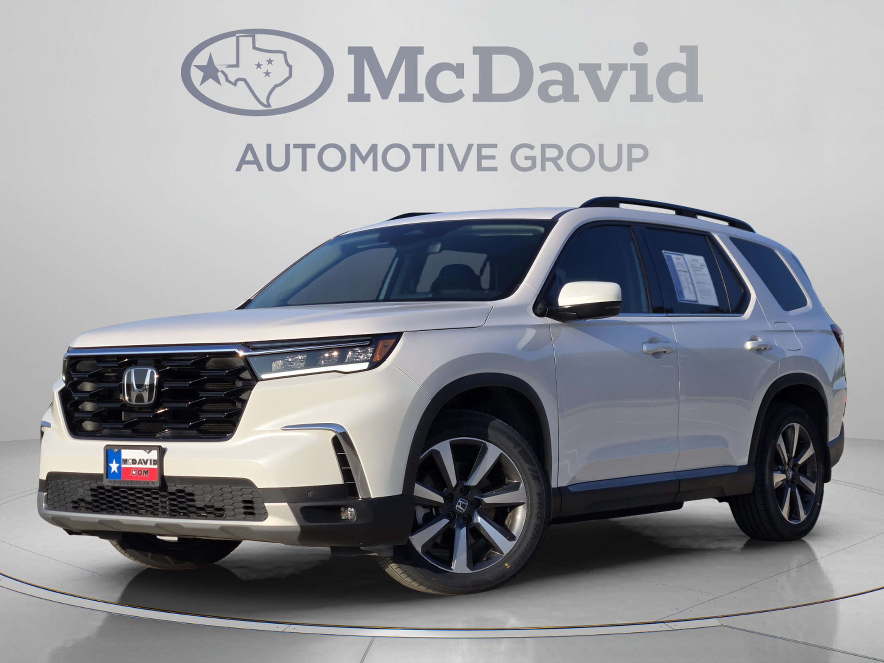 Certified 2025 Honda Pilot Touring image 1