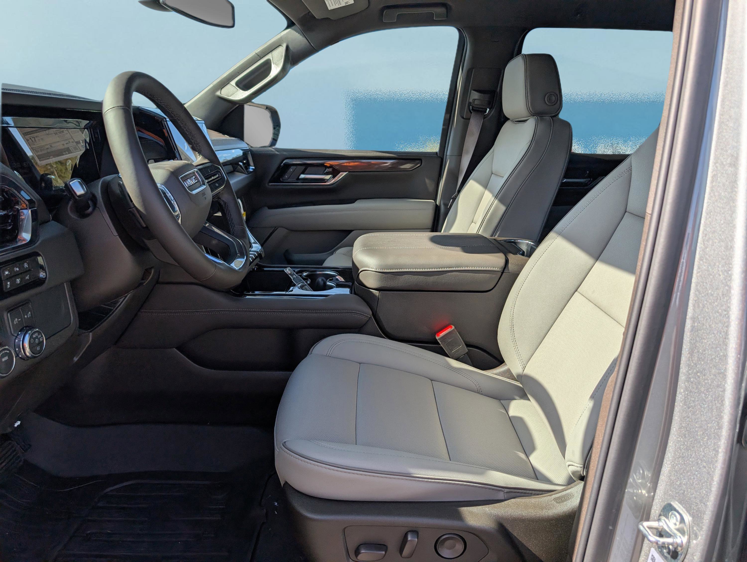 New 2026 GMC Yukon XL Elevation image 17