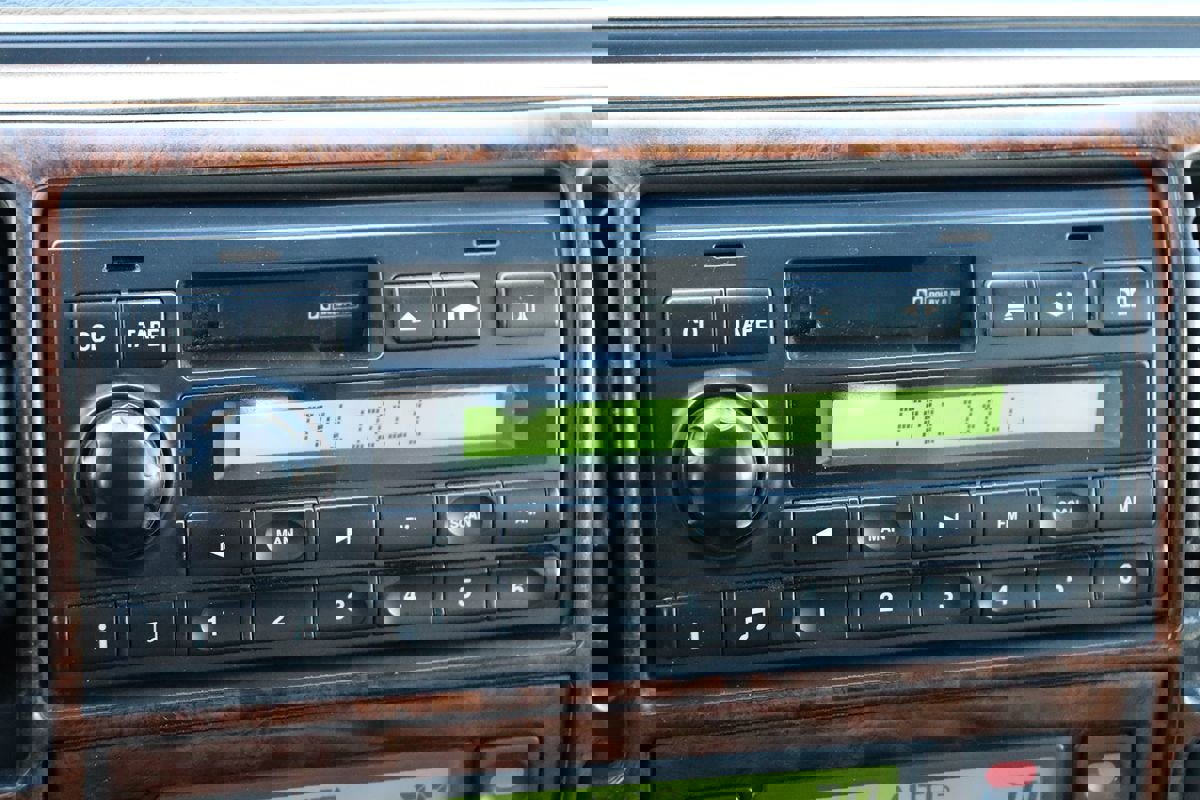 Used 2004 Land Rover Discovery SE image 28