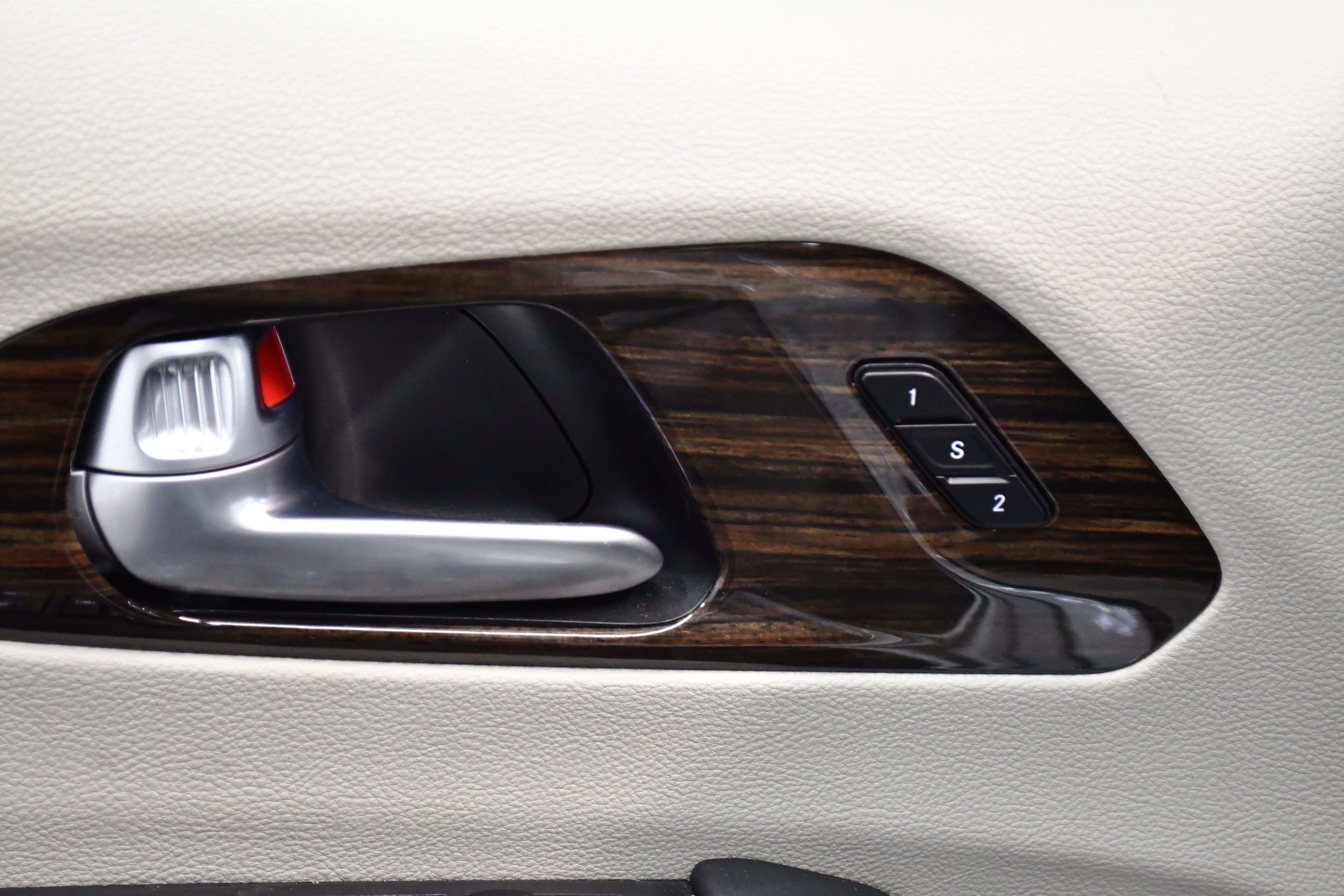 Used 2024 Chrysler Pacifica Limited image 30