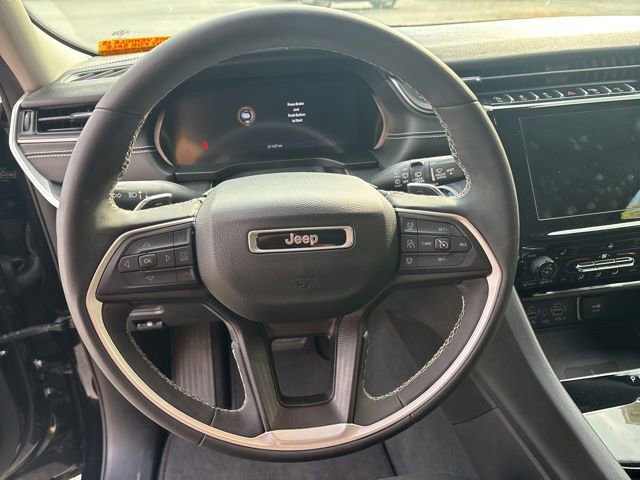 Used 2023 Jeep Grand Cherokee Laredo w/ Luxury Tech Group I AWD/4WD image 14