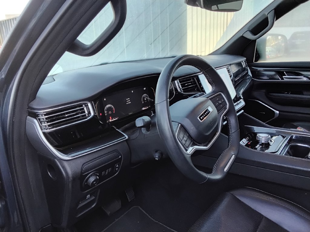 Used 2023 Jeep Wagoneer 4WD w/ Premium Group I image 8